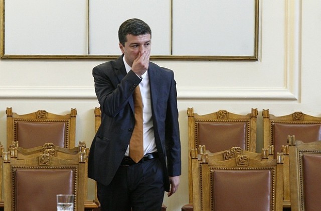 Водена била политика за фалиране на най-атрактивните държавни дружества