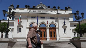 Политически мнения по въпроса за предсрочни парламентарни избори