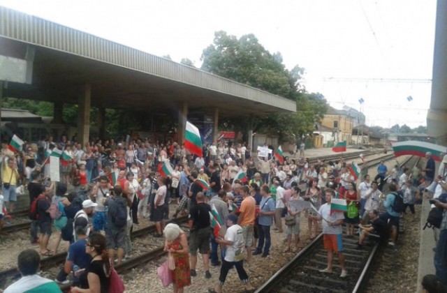 80 души протестират в Пловдив