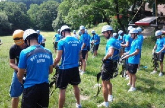 Левски пристигна в София, тренира в понеделник вечерта