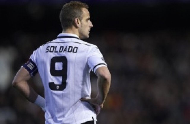 Солдадо държи Валенсия в шах с две оферти