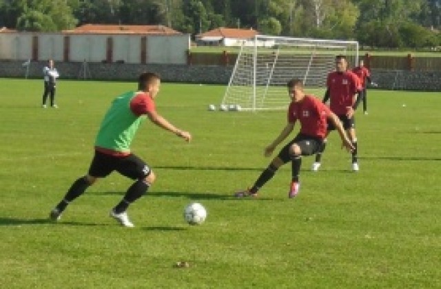 Костадин Марков и Диего тренират на пълни обороти в Локо Пд