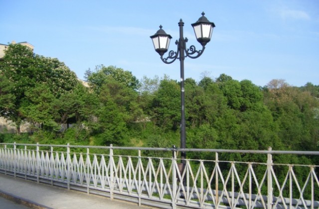 Слънчево, вятърът отслабва