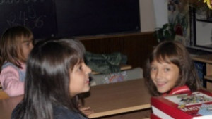 Вече се приемат молби за увеличената помощ за първокласници