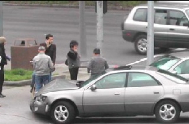 Две деца пострадаха в катастрофа