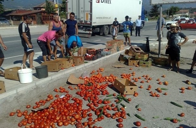 Зеленчукопроизводители с блокада на пътя Пловдив-Пещера