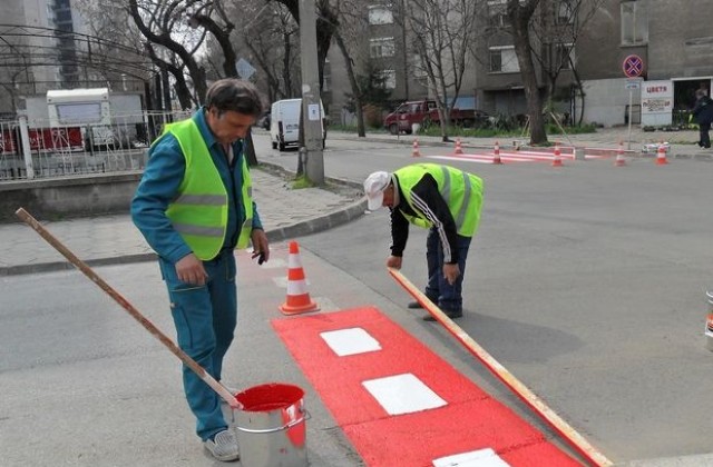 Обновяват пътната маркировка в Димитровград