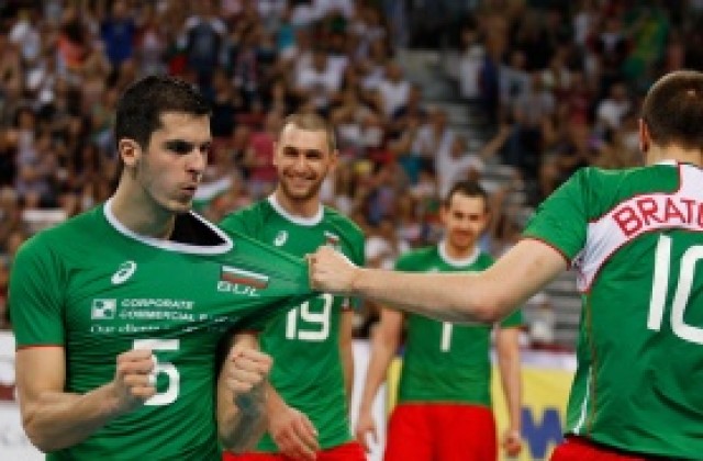 СНИМКА: 10 часа във въздуха наведнъж от 20-часовия преход за волейболните ни национали