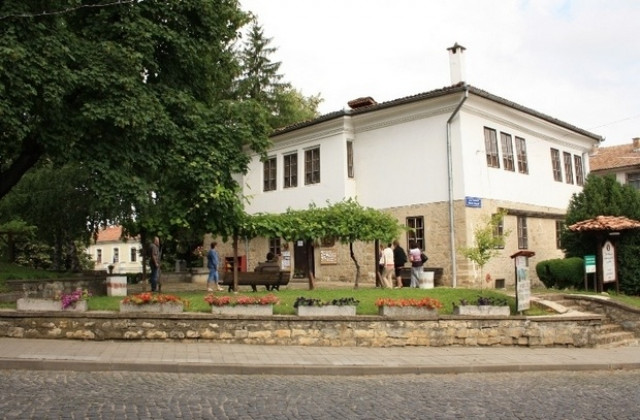 Гидoве безплатно развеждат туристи в Елена