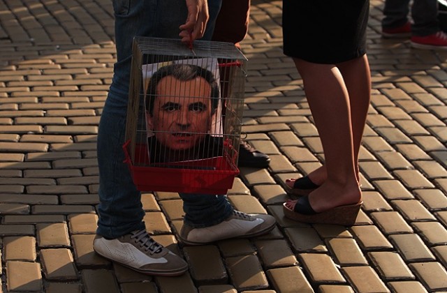 2 500 се подписаха за сваляне на имунитета на Сидеров