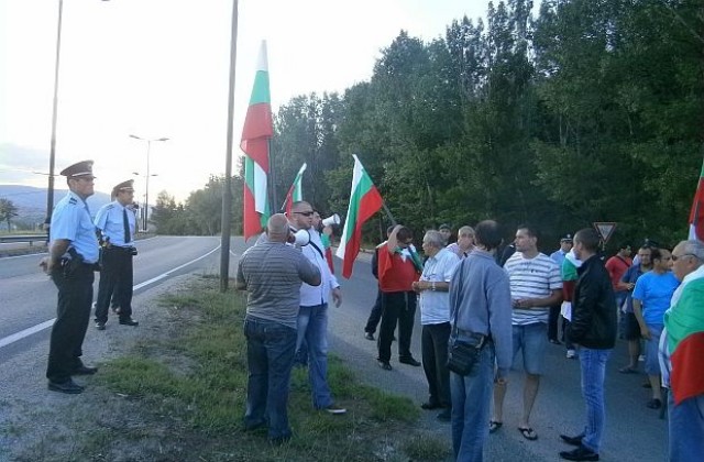 Протестиращи излязоха на пътя за Гърция