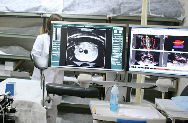 Пациенти подкрепиха протеста на работещите в Онкологичната болница в София