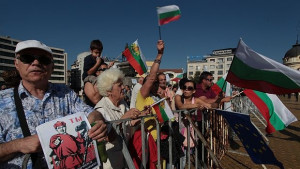 Сутрешното кафе пред парламента прерасна в целодневна блокада