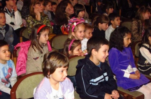 Театър ВЕСЕЛ репетира спектакъл на румънски език