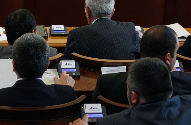 Избраха Ваня Добрева за председател на парламентарната образователна комисия