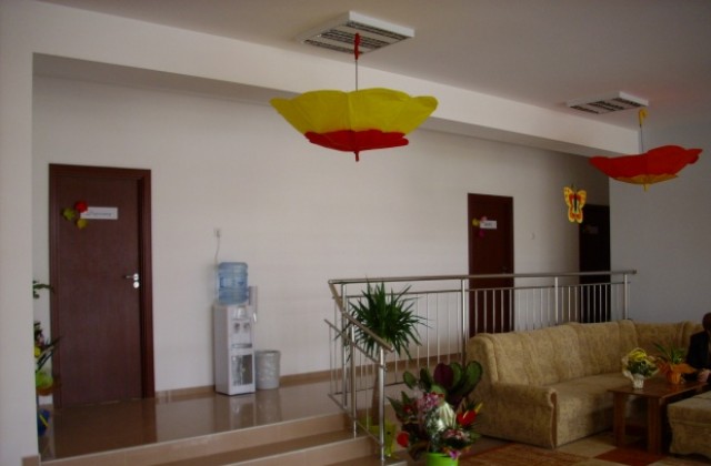 Дават до 250 хиляди евро за ремонт на градини и учебни пособия