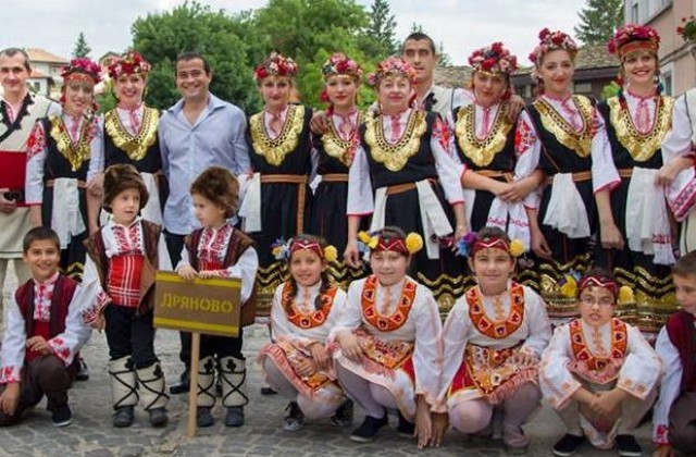 Дряновските булки жънат успех в румънска Добруджа