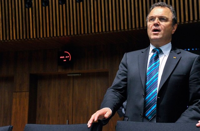 Ако се страхувате, че ви шпионират, не използвайте Гугъл и Фейсбук