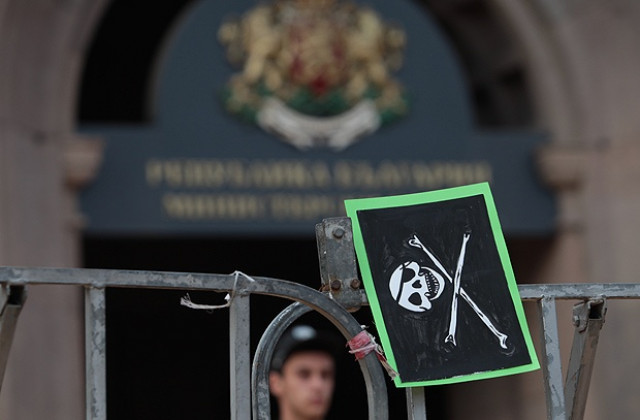 Полицаите под голямо напрежение заради протестите