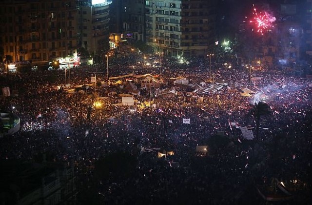 Армията в Египет свали президента от власт и отмени конституцията