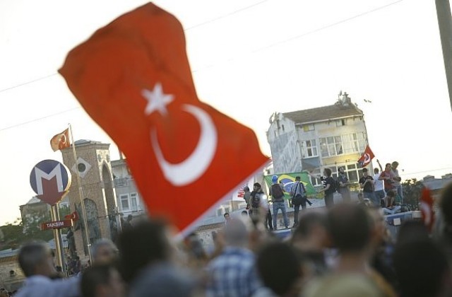 Турски съд отмени проекта за преустройство на площад Таксим