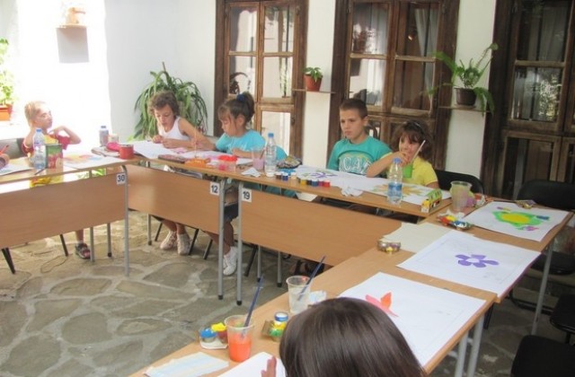 Засилен интерес към лятната школа по рисуване в Сливен