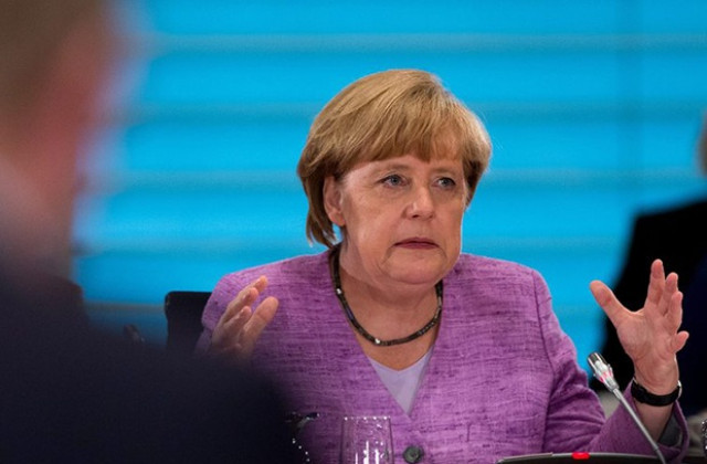 Обама и Меркел се договориха представители на двете страни да обсъдят шпионския скандал