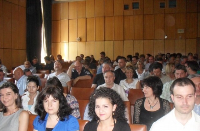 Наградиха 203 полицаи по повод 134 години МВР