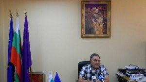 Твер дарява кристални полилеи за великотърновски храм