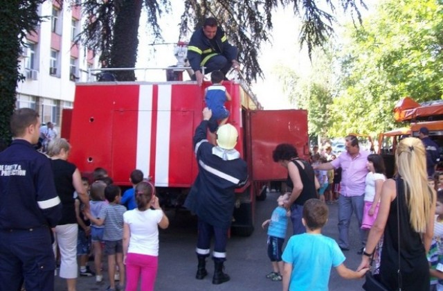 И в Ямбол полицаите отбелязаха професионалния си празник