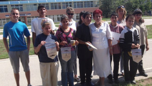 Младежи с увреждания в автомоделно състезание