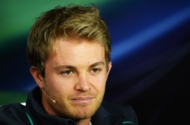 Розберг: Още не гледам към титлата, стига ми и просто да дразня Фетел