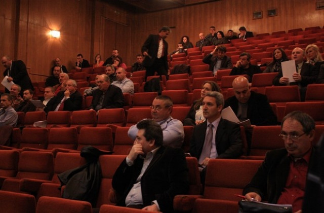 755 решения е гласувал местният парламент, само двама съветници ползвали служебни разходи