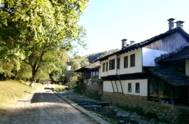 Клюкари насъскват Дядо Либен срещу хаджи Генчо тази вечер на Етъра