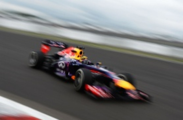 Фетел диктува темпото във втората тренировка на родна почва