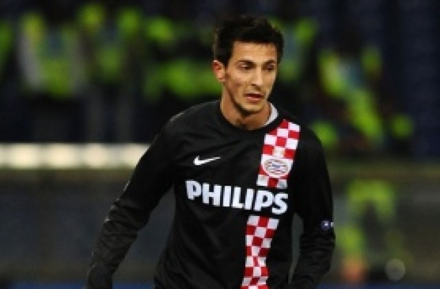 ПСВ Айндховен предлага нов договор на Манолев