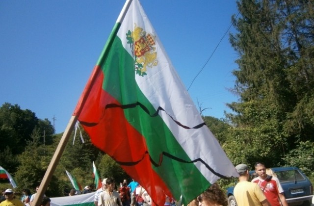 Туристи от Калофер подкрепиха протеста в подножието на прохода Шипка