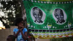 Дори и Мандела не е светец в страната си