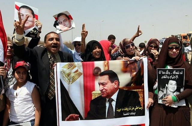Отложиха процесът срещу Мубарак за август