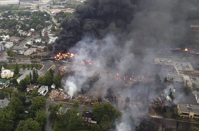 Един загинал и десетки изчезнали при експлозия на товарен влак в Канада