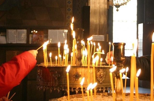 Православната църква прославя Света Великомъченица Неделя
