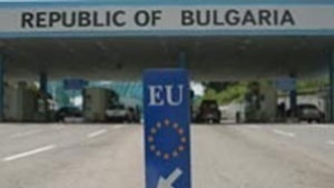 Гранични полицаи задържаха 16 нелегални имигранти