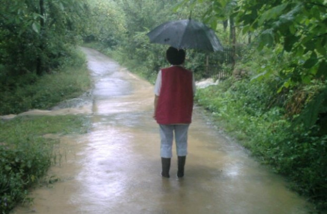 Под 5 л/кв. м. са валежите от последното денонощие, на места имаше порои