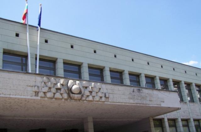 30-ина души блокират кръстовището пред Областна управа