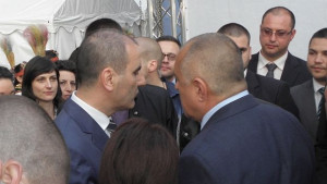 Цветанов Зад отцепниците вероятно стои Бареков