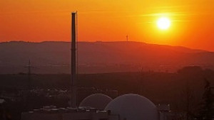 Япония се готви да рестартира 10 ядрени реактора