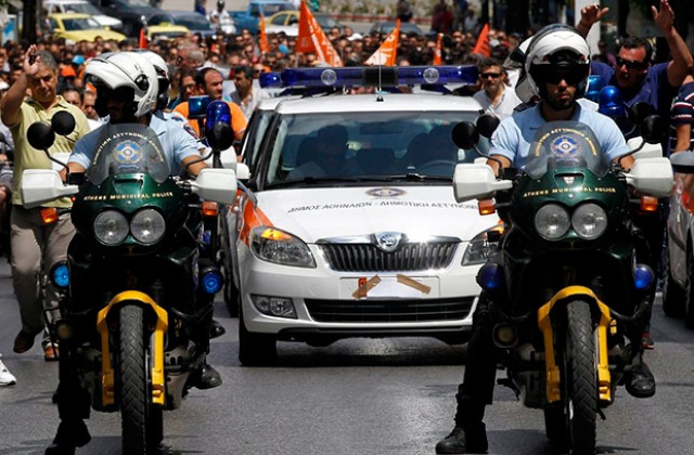 Протестиращи нападнаха кмета на Атина