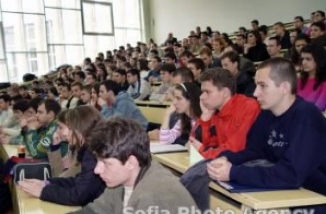 Смирненски и Славейков се паднаха на изпита по български език и литература във ВТУ