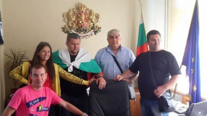 Бунтари нахлуха в губернаторския кабинет