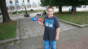 Деца упражниха участието си във Водни войни